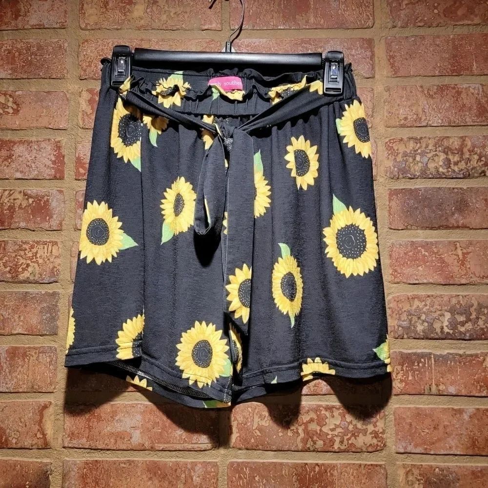 Simply Southern Sunflower Shorts size small medium - Picture 2 of 5
